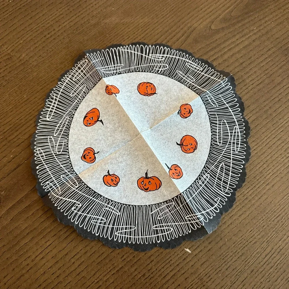 Vintage Halloween Pumpkin Jack-O-Lantern Paper Doily Napkin Scalloped Edge 9''